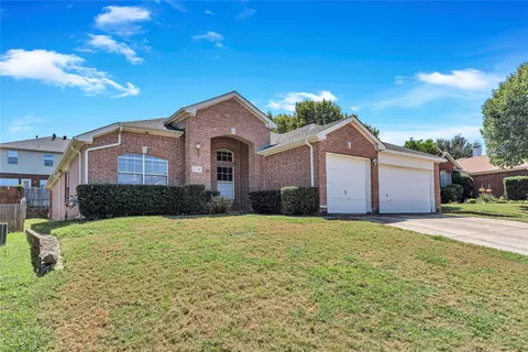 2719 Falcon Trl, Grand Prairie, TX 75052