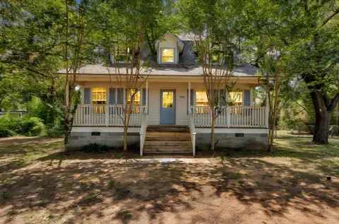 300 Bowden Cir, Burleson, TX 76028