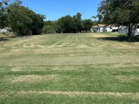 607 E Adams St, Itasca, TX 76055