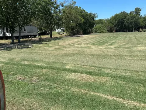 607 E Adams St, Itasca, TX 76055 photo 3