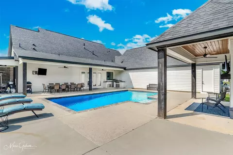539 Bishop Pvt Dr, Stonewall, LA 71078