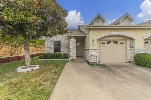 804 Beechcraft Ave, Grand Prairie, TX 75051