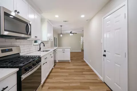 300 NW Summercrest Blvd, Burleson, TX 76028