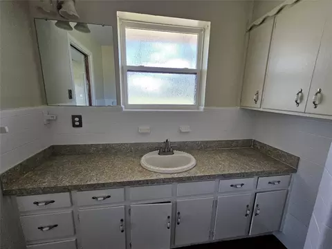 Bath - 2100 E Fm 4, Cleburne, TX 76031 photo 1 of 4