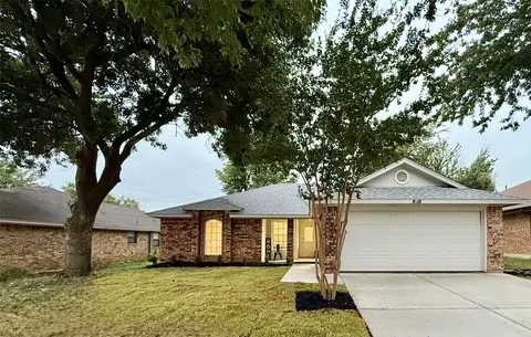 818 Wind Brooke Dr, Arlington, TX 76001