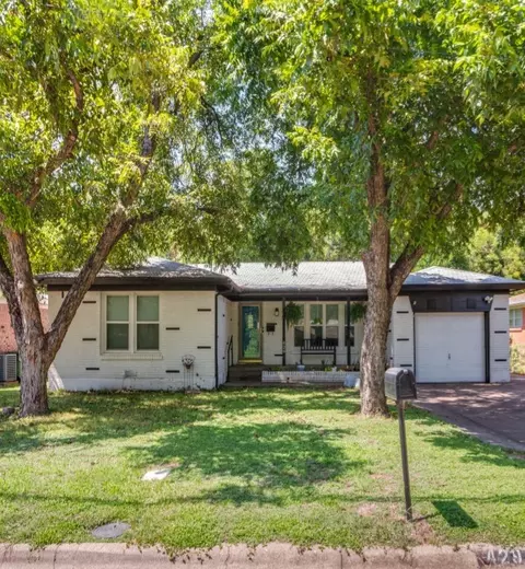 429 Harmon Rd, Hurst, TX 76053