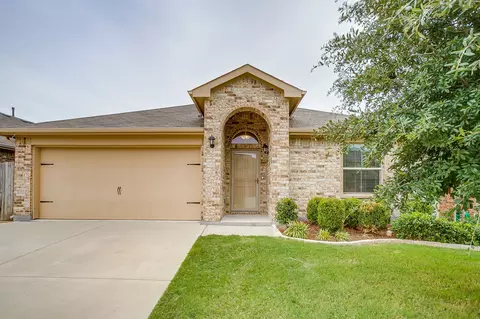 8009 Crimea Ln, Fort Worth, TX 76123