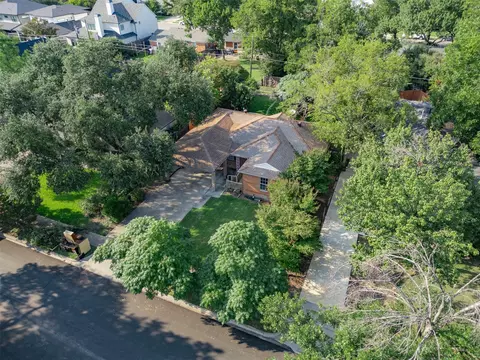 3885 Gaspar Dr, Dallas, TX 75220