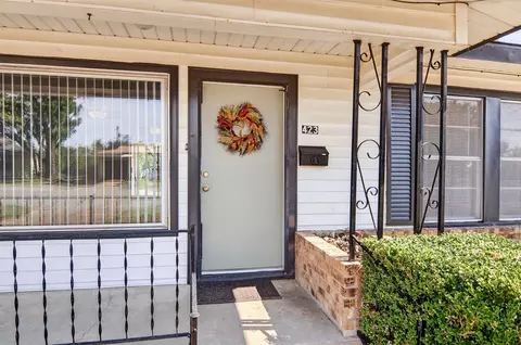 423 Live Oak Ln, Weatherford, TX 76086