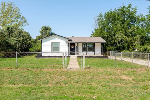 205 Oregon Ave, Azle, TX 76020