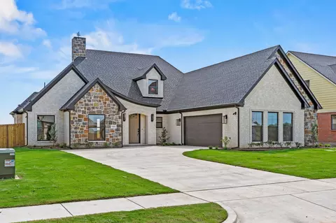 1831 Sudbury Dr, Cleburne, TX 76033