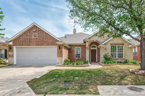 2709 Foxpoint Trl, Arlington, TX 76017