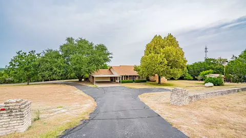 3521 Peak Rd, Granbury, TX 76048