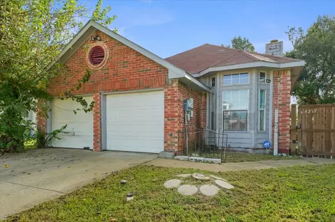 4215 Scarsdale Ln, Dallas, TX 75227