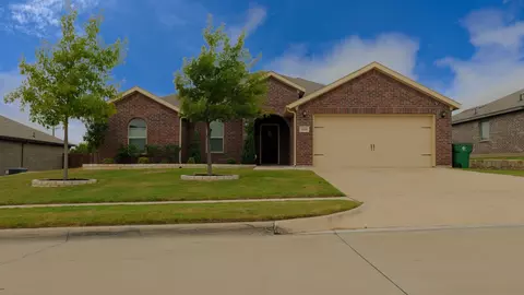 1644 Glade Meadows Dr, Joshua, TX 76058