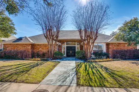 5828 Fallsview Ln, Dallas, TX 75252