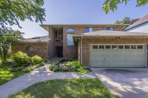 2817 Woodland Hills Dr, Grapevine, TX 76051