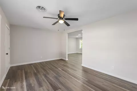Living - 1105 Drew Ln, Minden, LA 71055 photo 4 of 7