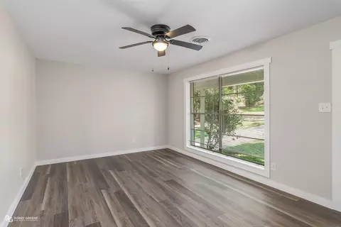 Living - 1105 Drew Ln, Minden, LA 71055 photo 2 of 7