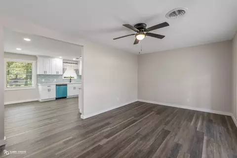 Living - 1105 Drew Ln, Minden, LA 71055 photo 3 of 7