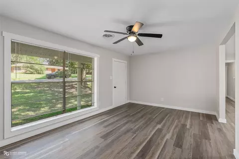 Living - 1105 Drew Ln, Minden, LA 71055 photo 1 of 7