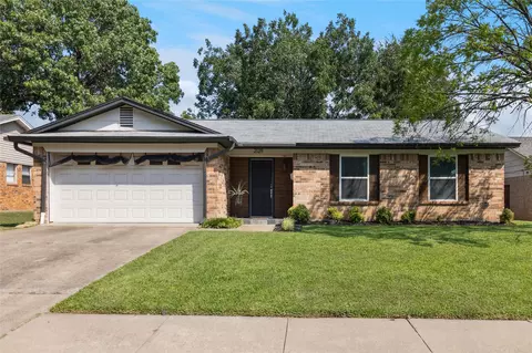 2129 Versailles Dr, Carrollton, TX 75007