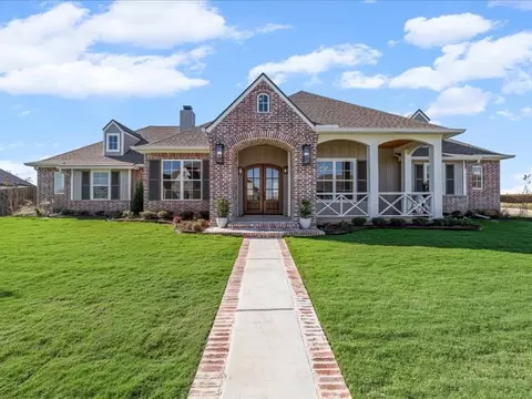 100 Victors Cir, Mcgregor, TX 76657