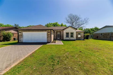 6933 Windy Hill Rd, Forest Hill, TX 76140