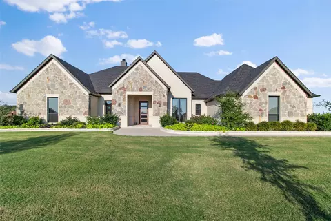 8271 Faithful Dr, Waxahachie, TX 75167