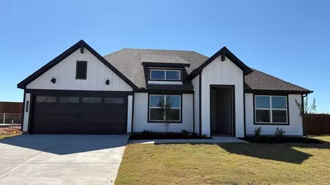 4213 Cornerstone Cir, Granbury, TX 76048