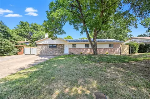 705 Hickory St, Arlington, TX 76012