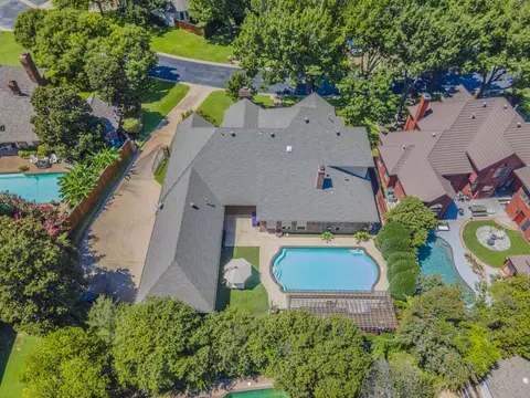 2121 Bay Club Dr, Arlington, TX 76013