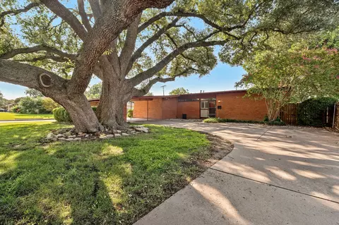 2942 Randy Ln, Farmers Branch, TX 75234