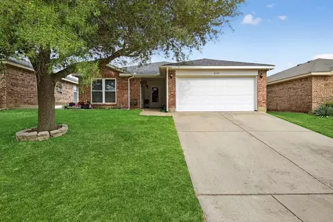 2737 Briscoe Dr, Fort Worth, TX 76108