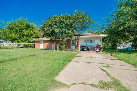 909 E 9th St, Kemp, TX 75143