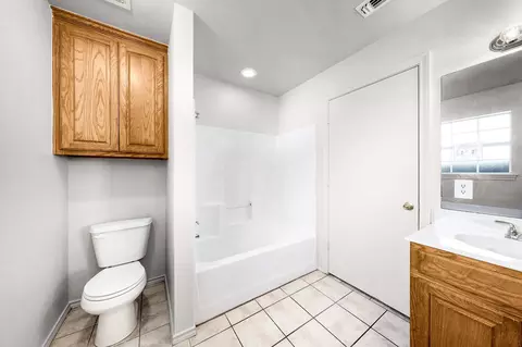 Bath - 603 Lawrence Ave, Terrell, TX 75160 photo 2 of 2