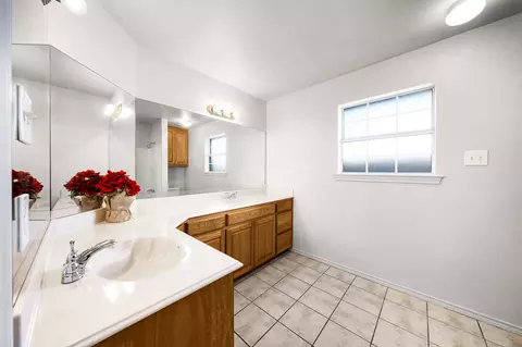 Bath - 603 Lawrence Ave, Terrell, TX 75160 photo 1 of 2