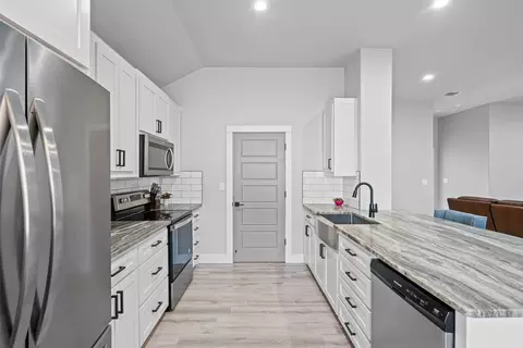 2500 Creek Dr, Granbury, TX 76048