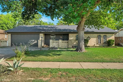 1500 Lagoona Ln, Edgecliff Village, TX 76134