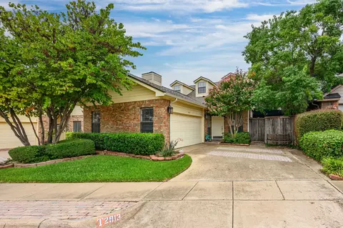 2913 Matterhorn Dr, Bedford, TX 76021