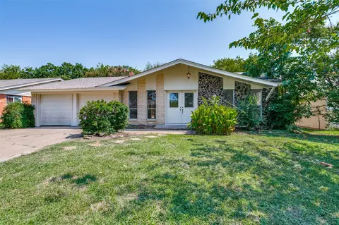 1311 Willowbrook St, Arlington, TX 76011