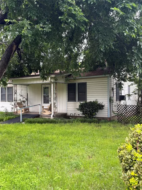 407 N Lane St, Decatur, TX 76234