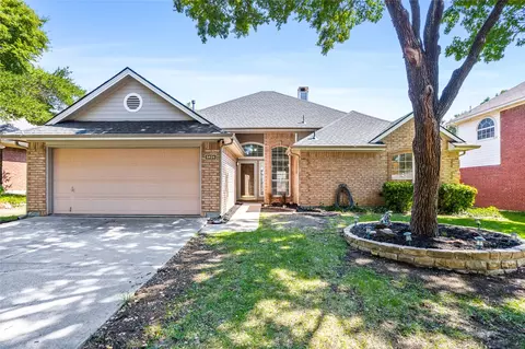 5424 Blue Water Lake Dr, Fort Worth, TX 76137