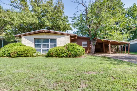 1826 Salem St, Irving, TX 75061