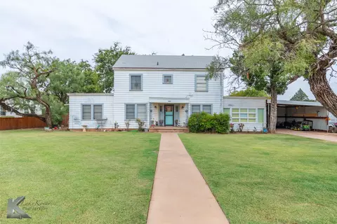 1005 E Wells St, Stamford, TX 79553