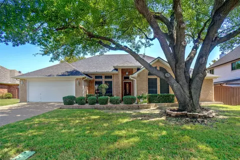 3404 Glade Creek Dr, Hurst, TX 76054