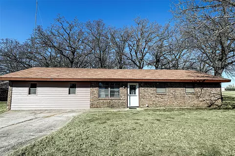 220 Tanglewood St, Bowie, TX 76230