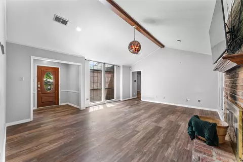 549 Bayberry Ln, Desoto, TX 75115