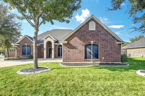600 Acorn St, Pilot Point, TX 76258