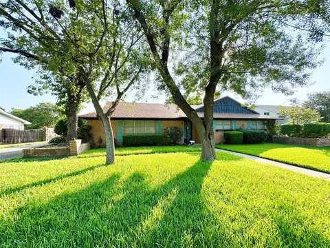 833 Deer Ridge Dr, Woodway, TX 76712